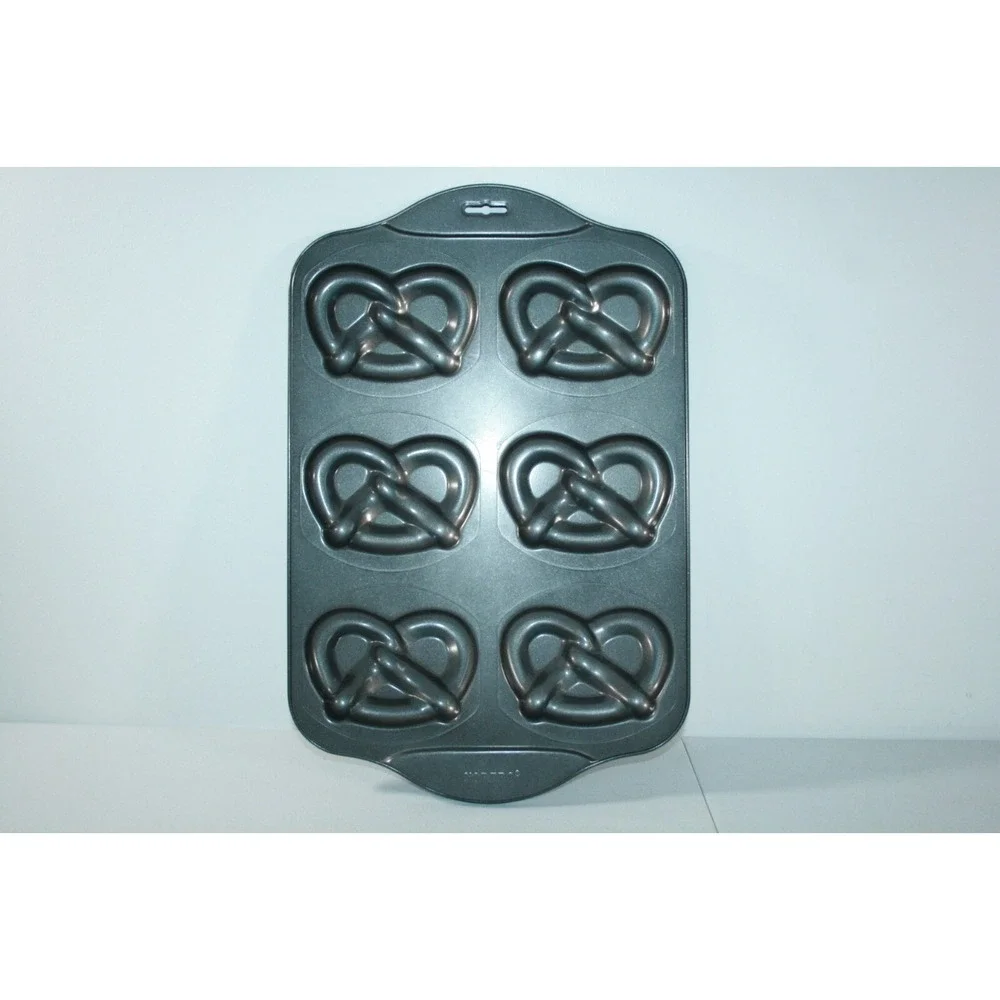 Norpro Nonstick‎ Pretzel Pan Baking Cooking Sheet #3988 Makes 6 Pretzels